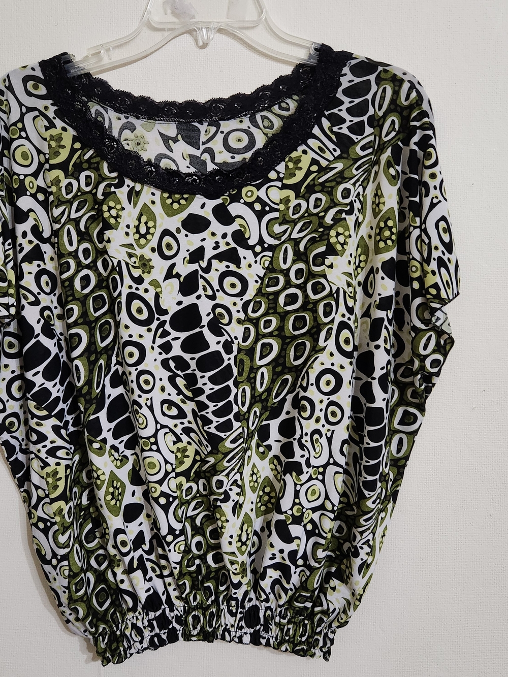 Source Unknown Olive & Black Lace-Trim Abstract Print Top